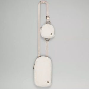 🧸🤍 LULULEMON FLEECE MODULAR PHONE CROSSBODY BAG! NWT!